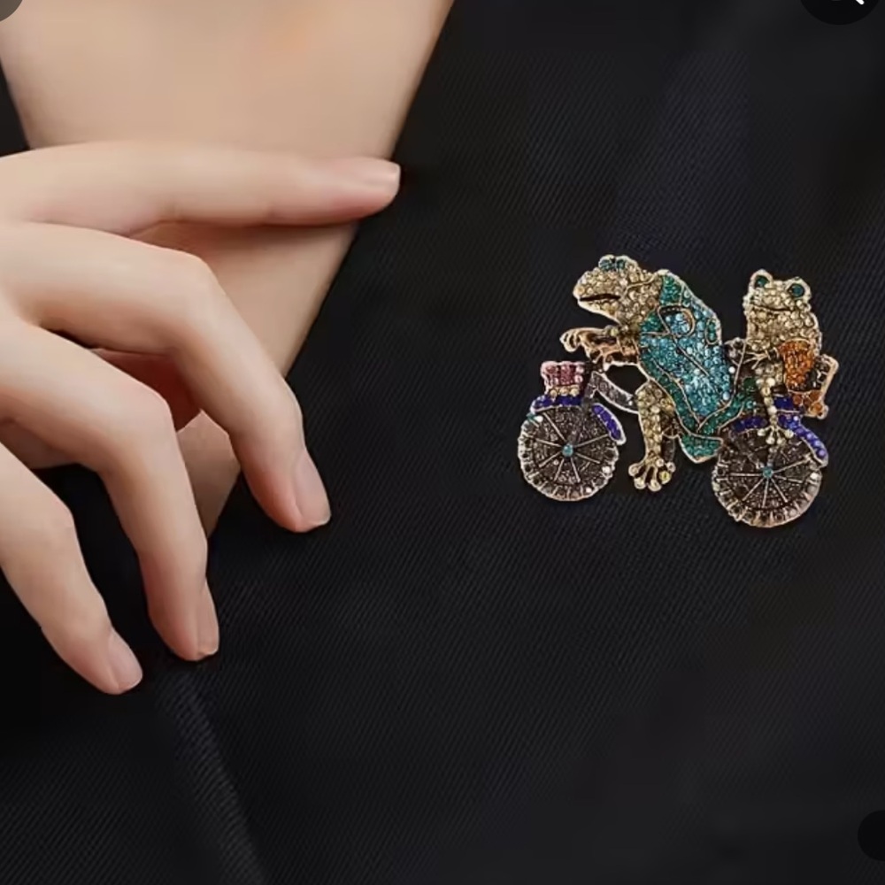 FROGS RIDING BIKE BICYCLE CRYSTAL RHINESTONE BROOCH